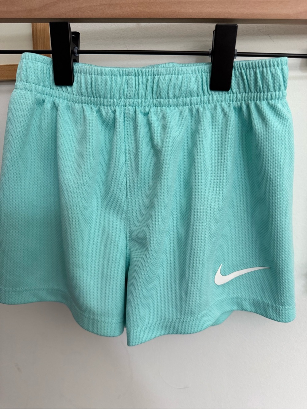 Nike - girls 5-6y - basic athletic shorts - light blue with logo